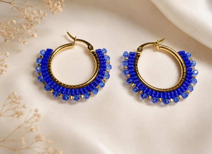 Argolla Cristal Aurora Azul, aros artesanales hechos a mano color azul – Karivé Joyas