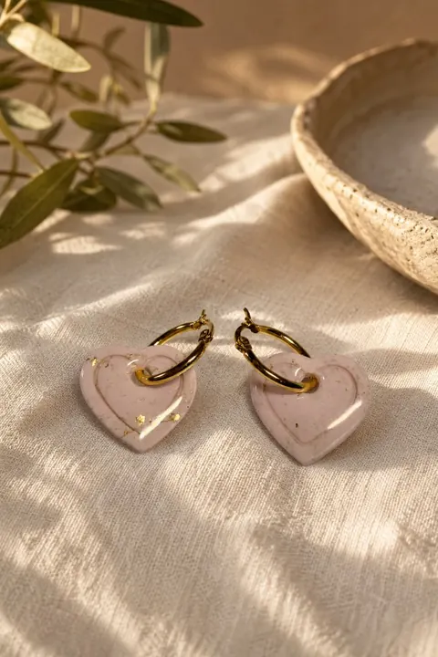 Aros Charms Corazón Rosa, aros hechos a mano – Karivé Joyas