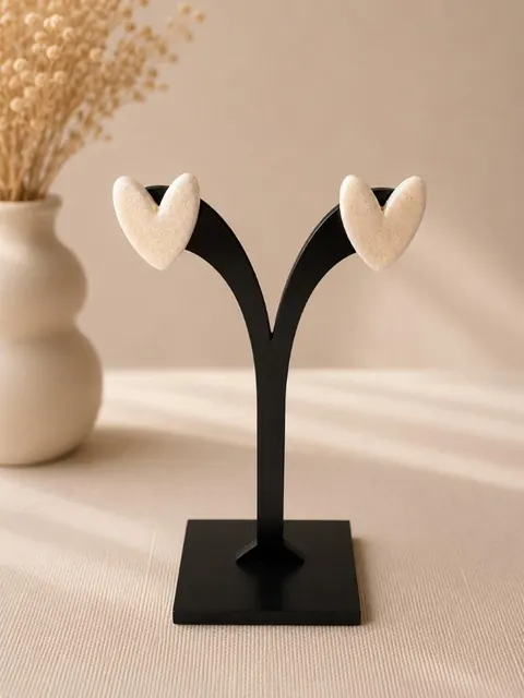 Aros Corazón Blanco Perla, aros hechos a mano – Karivé Joyas