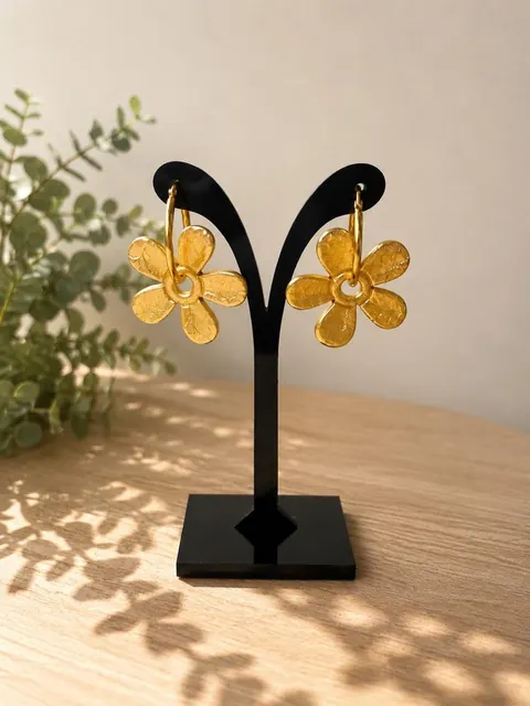 Argollas Flores Doradas, aros hechos a mano – Karivé Joyas