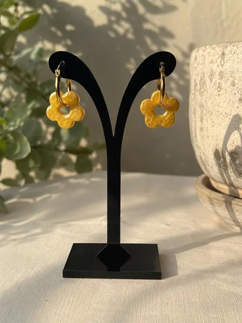 Aros Flor Dorada, aros hechos a mano – Karivé Joyas