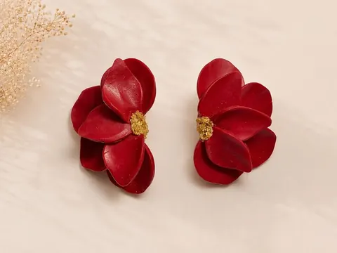 Aros Media Flor Roja, aros hechos a mano – Karivé Joyas